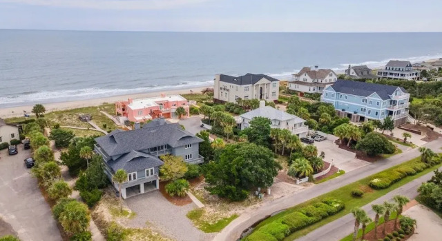 Коттедж Take Your Shoes Off Relax And Put Your Feet In The Sand. 7 Bedroom Home by Peace Vacations