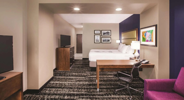 Двухместный люкс Deluxe La Quinta Inn & Suites by Wyndham Baton Rouge - Port Allen