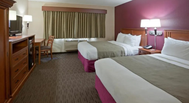 Шестиместный люкс AmericInn by Wyndham Duluth South Proctor Black Woods Event Ctr