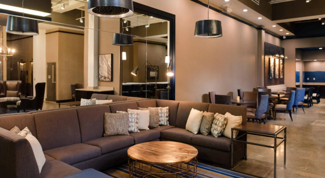 Fairfield by Marriott Inn & Suites New Orleans Downtown French Quarter Area, Забронировать Отель Отели Нового Орлеана с завтраком, рядом с Armstrong Park, Завтраки