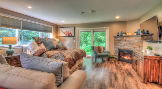Kcia 412 - the Farmhouse at Killington: Modern, New 2rm Condo, Varaa Hotelli Hotellit New England uima-altaalla, Uima-allas