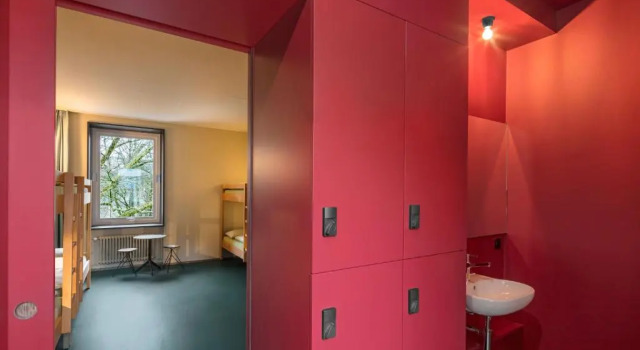 Кровать в общем номере (мужской номер) Bern Youth Hostel