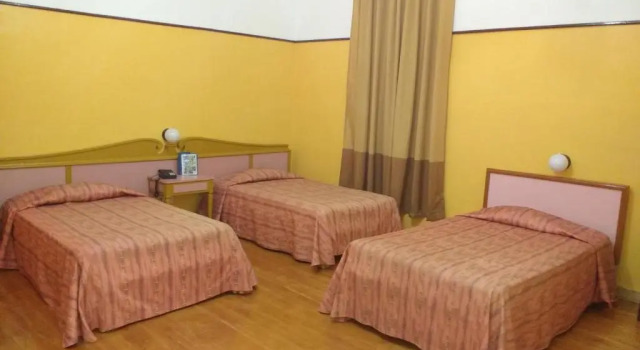 Трёхместный номер Standard Hotel Isabel