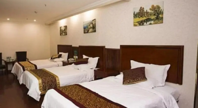 Трёхместный номер Standard GreenTree Inn Xuzhou Feng County East Jiefang Road Hotel