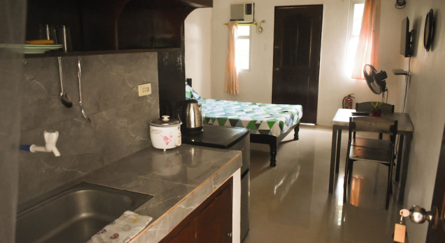Studio Room With Private Bathroom and Kitchenette, Buchen Sie Pension Gästehäuser in Bohol, Pension