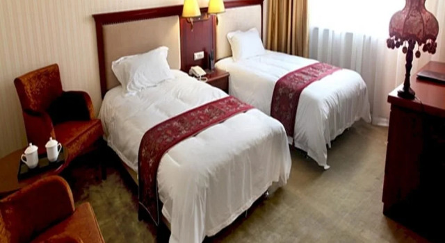 Dalian Tongbao Hotel, Book Hotel Hotels in Liaoning with Parking, Parking