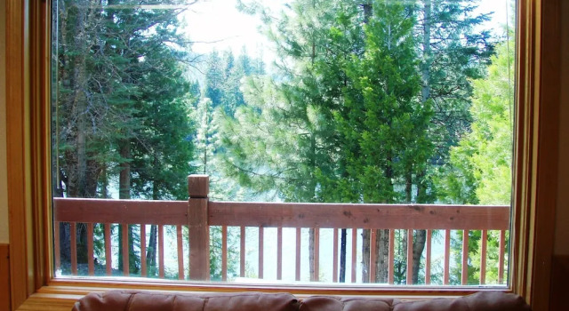 Четырёхместный номер Superior с видом на озеро Mount Shasta Resort