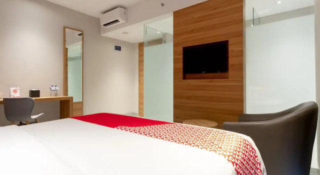 Travel Hub Hotel Kualanamu Airport, Rezerwuj Hotel Hotele 3-gwiazdkowe w Batang Kuis, 3*
