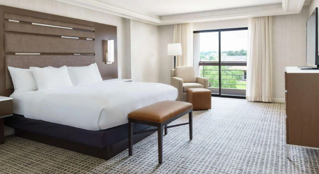 Двухместный люкс с 2 комнатами DoubleTree by Hilton Colorado Springs