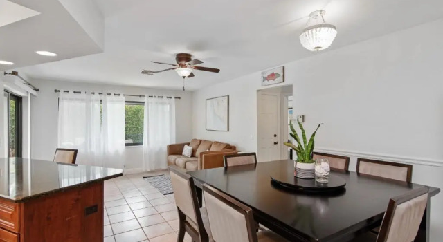 Short Walk to Maple Beach Access I 3/2 w/ Heated Pool, Забронировать Отель Отели Марко-Айленд с бассейном, рядом с Marco Beach, Бассейн