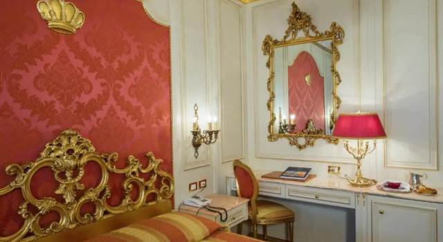 Трёхместный номер Hotel Regina Palace