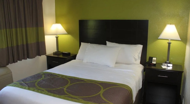 AmericInn by Wyndham West Burlington, Забронировать Отель Берлингтон 