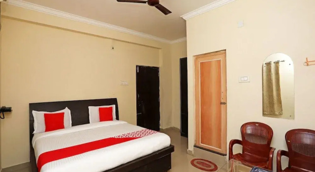 OYO 16821 Hotel Senapati Palace