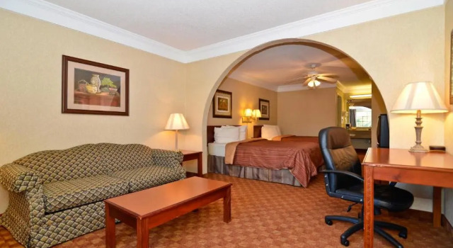 Двухместный люкс Standard Peach State Inn & Suites