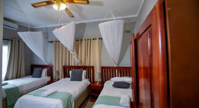 Трёхместный номер Standard Dzimbahwe Guest Lodge