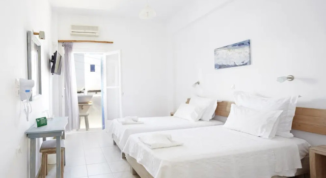 Двухместный номер Standard с балконом Londos Hotel