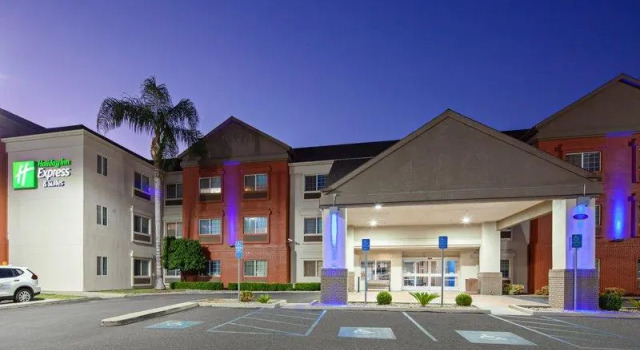 Четырёхместный номер Standard Holiday Inn Express & Suites - Tulare by IHG