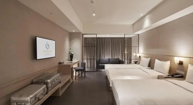 Четырёхместный номер Standard Grand Bay Resort Hotel