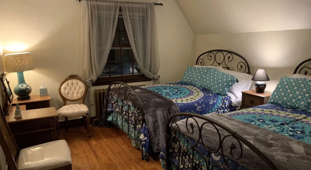 Suite 2 Schlafzimmer mit Flussblick Georgian Garden