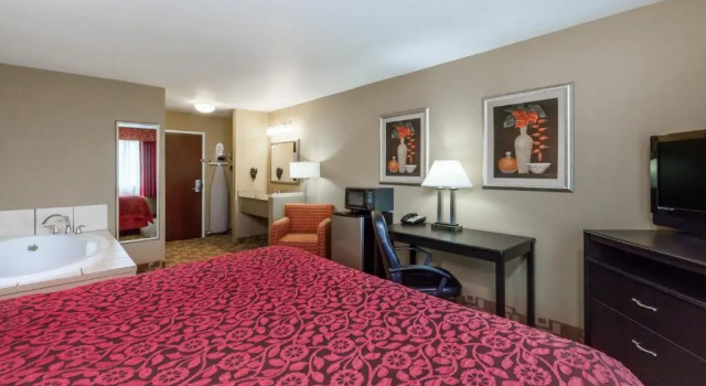 Люкс Deluxe Days Inn by Wyndham Central City