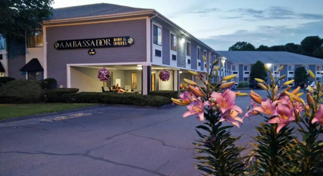 Люкс Ambassador Inn and Suites