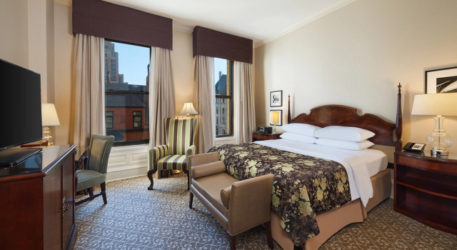 Номер Standard The Pfister Hotel