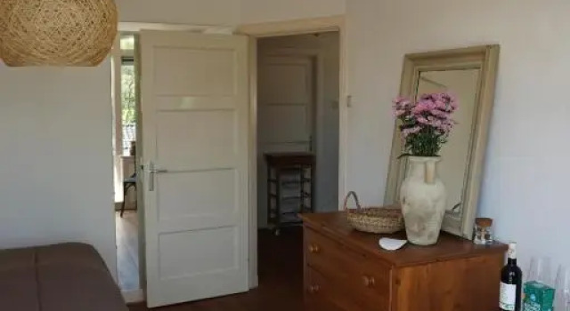Perfectly located private room Oaks and Beeches, Book Hotel Hotels in Sassenheim with Parking, Parking