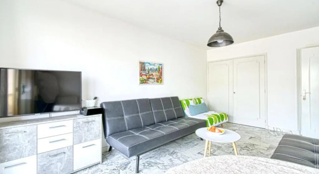 Bright Apartment near Croisette with terrace and parking by GuestReady