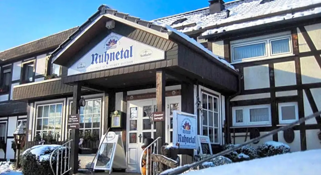 Wellness-Gasthof-Cafe Nuhnetal, Boek Hotel Hotels in Rengershausen met zwembad, Zwembad
