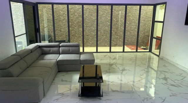 Коттедж Luxury с 3 комнатами с видом на город Tino Luxury House & Residence