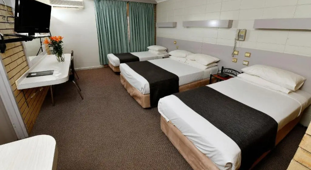 Семейный номер Standard Burke and Wills Motor Inn