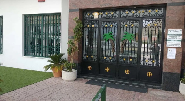 Hostal El Palmeral, Забронировать Отель Отели Ориуэла-Коста с парковкой, Парковка