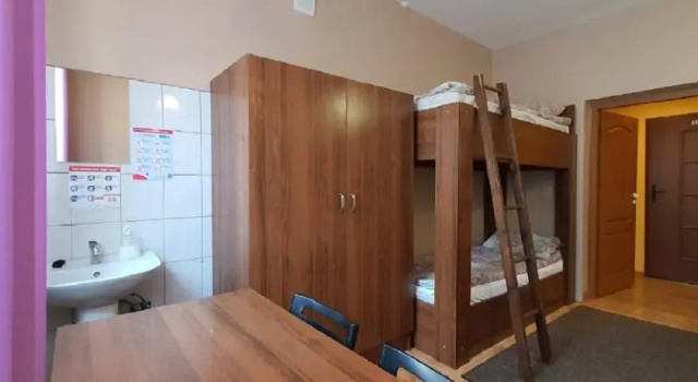 Четырёхместный номер Standard Hostel Zamość - pokoje gościnne - bezpłatny parking