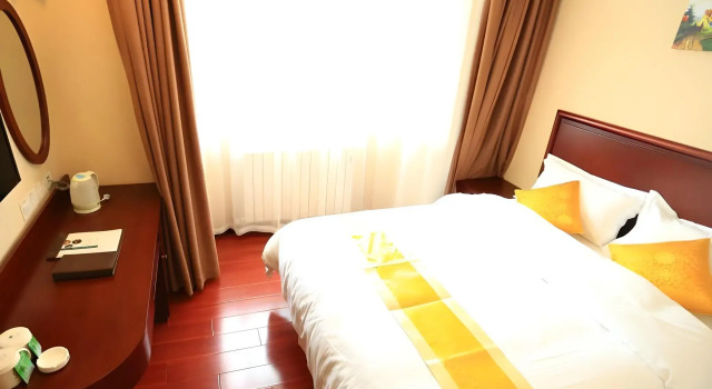 GreenTree Inn Qingdao Licang Shuyan Road Daweng Square Express Hotel
