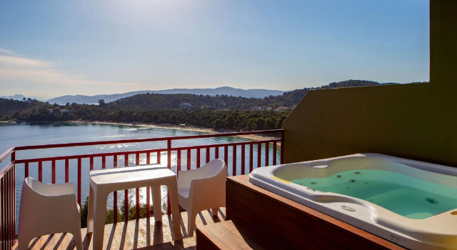 Люкс Outdoor Jacuzzi с видом на море Skiathos Palace Hotel