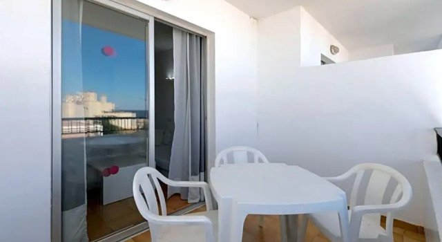 Апартаменты с частичным видом на море Apartamentos San Antonio Beach
