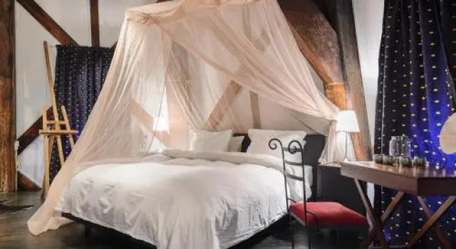 Mondriaanmolen, a real Windmill close to Amsterdam, Book Hotel Abcoude Utrecht