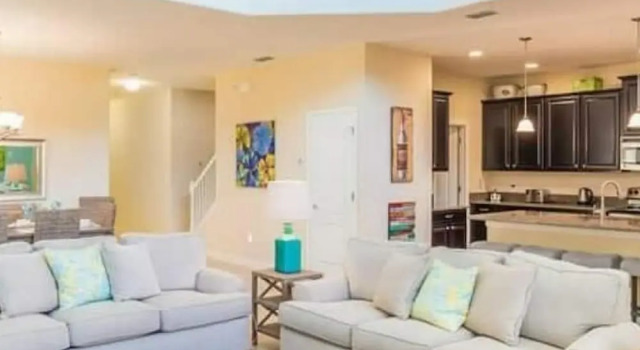 9004 Amazing 5BD With Pool