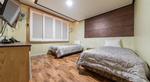 Gangneung Gyeongpodae Iris Stay, Boek Hotel Hotels in Gangwon-Do met parkeren, Parkeren