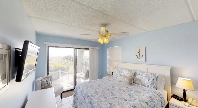 Bright 2 Bedroom Ground Floor, Ocean Front Condo With Beach Access And Pool Condo