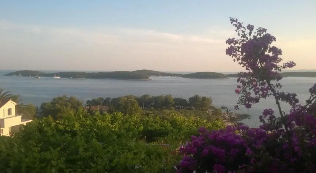 Апартаменты Standard J&B Holiday House Hvar