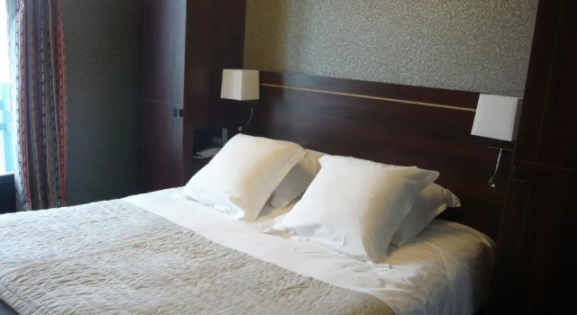 Двухместный номер Standard с видом на город Ambassadeurs Logis Hotel