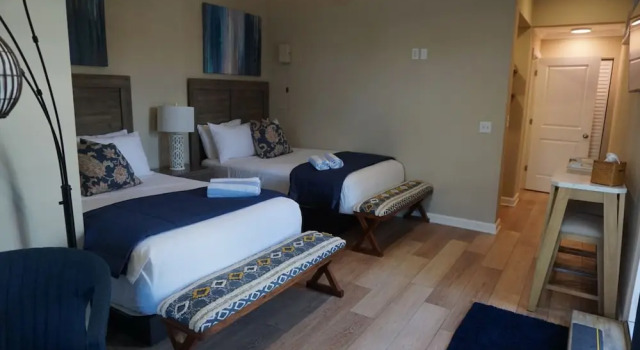 Standard- firedobbelt familie værelse med havudsigt Beach Tropics Motel