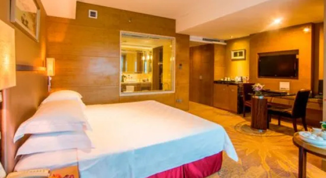 Люкс Executive Aile Crown Holiday Hotel