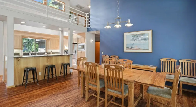 1 Colonial Private Family Vacation Home features Bikes to Explore Sunriver by RedAwning