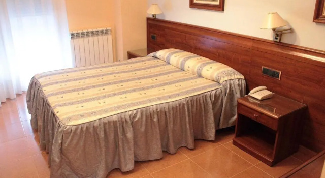 Hostal Castilla, Забронировать Отель Сан-Кристобаль-де-Энтревиньяс Кастилия и Леон