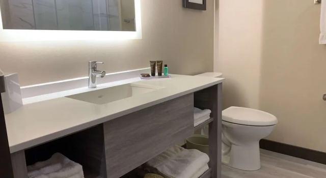 Четырёхместный номер Superior Wingate by Wyndham Kanata West Ottawa