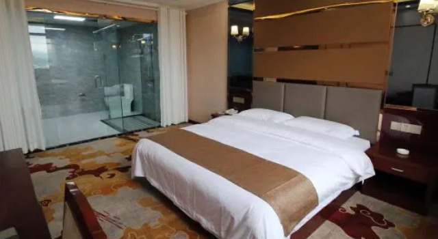 Четырёхместный семейный люкс Deluxe Hongyu Hotel