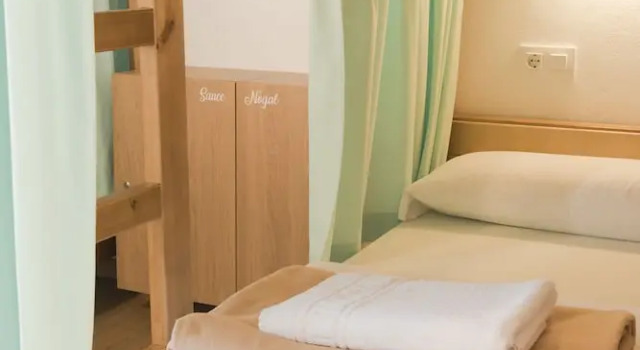 Кровать в общем номере Albergue La Yalga - Hostel