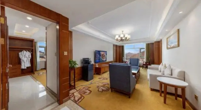 Люкс Deluxe Vienna Hotel (Yushu Tangbo Old Road)